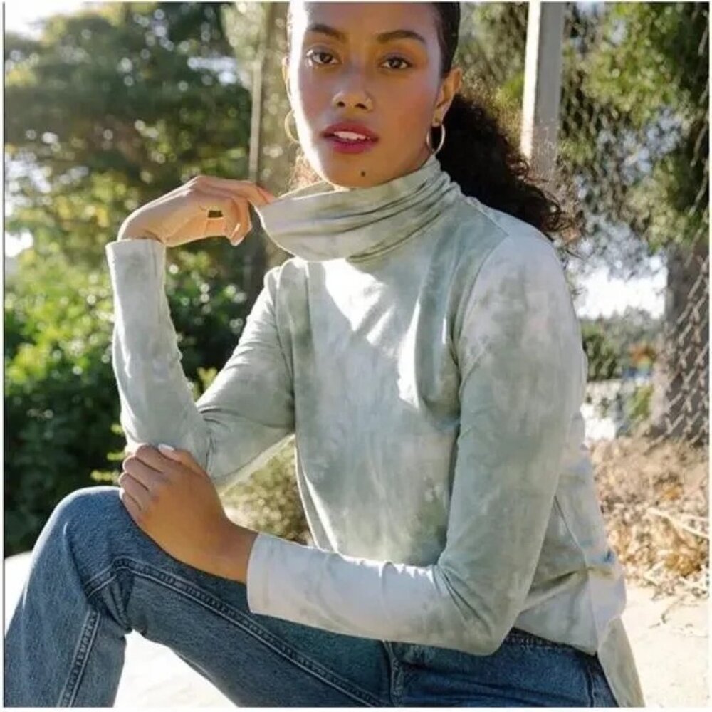 Tradlands Top Womens - Size M - Green Sage Monty Tie Dye Turtleneck Long Sleeve